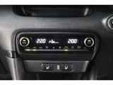 運転席と助手席、それぞれ温度調節ができ、オールシーズン快適なオートエアコンとなっております!
