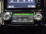 エアコンはオートエアコンで温度調整はダイヤル式です
