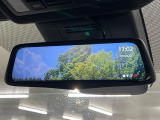 【デジタルインナーミラー】後席の大きな荷物や同乗者で後方が確認しづらい時でも安心!カメラが撮影した車両後方の映像をルームミラー内に表示。クリアな視界で状況の確認が可能です!