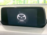 【マツダコネクトナビ】車内の雰囲気にマッチした一体型タイプのナビ。各種車輌設定やBluetooth再生等、様々な機能が楽しめます。直感的なダイヤル操作が可能で、使い勝手も良好です。