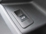 電動リアゲート装備です。バンパー下でのキックスイッチも装備されております。