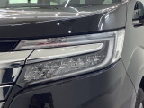 LEDヘッドライトは、点灯の瞬間から最大光量を発揮し、突然暗くなるトンネルなどでの安定感を高めます。