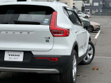 ◆大きく特徴的なテールライトは、他車や歩行者からも見やすい設計。安全性を追求する姿勢はVOLVO創業時から不変です