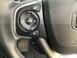 ステアリングスイッチがついていますので、オーディオのチャンネル変更、ボリューム、ジャンル変更が操作可能です。ハンドルから手を離さず安全に操作できます。