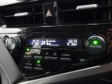車内の温度管理に便利なオートエアコン☆