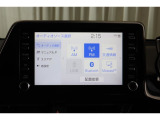 ディスプレイオーディオ搭載。スマホと同じ感覚の画面タッチ操作はもちろん、ハンズフリー通話ができるので、運転中でも安心です。