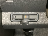 ハンドルの左下にETCがついています。高速道路の料金所の通過も楽々です。 カードの取り出しもしやすい場所についています。