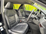 運転席シート廻りは使用感も少なく、良好な状態となっています。前オーナー様が丁寧に使っていたことがよくわかりますね。