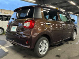 印象的なフォルムと安全性の高いバックランプの形状ですね。