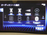 純正CD/AM/FMオーディオを装備です。Bluetooth装備ですのでスマホと通信で音楽が聴けます。