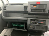 【グローブボックス】現在では車検証入れなどとして活用されることが多いですよ☆