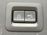 【パワーバックドア】スマートキーや運転席のボタンを押すだけでリアゲートが自動で開閉します!荷物を持っている時や、高い位置にあるバックドアを閉める際に便利な機能です♪