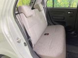 後部座席も気になる運転席シート廻りは使用感も少なく、良好な状態となっています。前オーナー様が丁寧に使っていたことがよくわかりますね。ようなキズ・汚れやへたり等、大きなダメージはなく、良好な状態です。