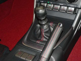 フロア6速マニュアル車です。