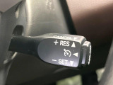【クルーズコントロール】高速道路もラクラク走行。アクセルを離しても一定速度で走行ができ、長距離運転時の負担を軽減!加速・減速も簡単なスイッチ操作で調整できます。