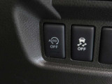 アイドリングストップは停車時の無駄なガソリンの消費を抑えてくれる賢い装備です。信号待ちではエンジンが自動停止、ブレーキをはずすとエンジンは自動復帰してくれます。経済的☆