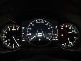 CX-5のメーター部です。華美な装飾を避け、必要な情報を瞬時に読み取れる様にデザイン・配置されています。