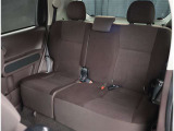 リアシートは可倒式になっていますので、長いお荷物も収納できます!!
