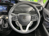 インテリアに合わせたデザインのステアリングは、運転される方のことも考え、運転しやすい形状、大きさです。是非一度、実際に触ってお確かめください。