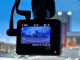 【ドライブレコーダー】映像・音声などの運転中の記録を残します。事故などを起こした起こされた時の証拠になりえますので、もしも時でも安心ですね。