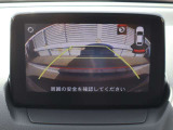 カラーで後方映像をモニターに映し出してくれるので、ショッピングモールのような狭い駐車場であったとしても障害物を見つけ、楽々駐車することができますね。