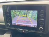 【バックカメラ】駐車時に後方がリアルタイム映像で確認できます。大型商業施設や立体駐車場での駐車時や、夜間のバック時に大活躍!運転スキルに関わらず、今や必須となった装備のひとつです!
