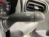 【オートライト】周りの明るさに応じて自動でヘッドライトの点灯・消灯ができる機能です!ライトの付け忘れ・消し忘れなどが無くなり、雨の日や夕方の走行も安心!トンネル通過時も便利ですね♪