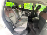 コンパクトカーですが、セカンドシートは十分な広さがあり快適にお乗りいただけます♪シートを倒して大きな荷物を積んだりと、用途の幅が広い1台です。