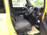 フィット感のあるシート。しっかりと支えてくれるので、長時間の運転を快適にサポートしてくれます。