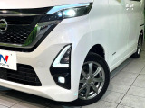【LEDヘッドライト】悪天候や夜間走行時も良好な視界を確保し安心して運転できる高輝度LEDヘッドライトを装備!点灯速度が早く、消費電力も抑えられています。