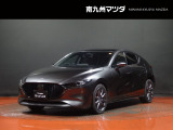 中古車専門再生工場にて熟練専任スタッフが丁寧に清掃、仕上げを実施しております。また、お客様に安心してご検討いただける様、公取協が定める基準に基づき車両検査を実施し、車両状態評価証を発行しております。