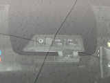 【プリクラッシュセーフティ】前方の車両等を検知し、衝突しそうな時は警報で注意を促し、ブレーキを踏む力をサポート。ブレーキを踏めなかった場合は衝突被害軽減ブレーキが作動、衝突回避をサポートします。