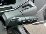 オートライトとは、自動車に装着された自動点灯式ライトのことです。周囲が暗くなるとライトが自動で点灯し、明るくなると自動で消灯する機能を持っています。