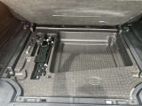 トランクルーム下にも収納がございます