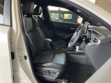 運転席・助手席です