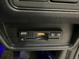ハンドルの右下にETCがついています。高速道路の料金所の通過も楽々です!。 カードの取り出しもしやすい場所についています。