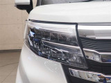 LEDヘッドライトです。デザイン性がよくとても明るいので、夜間の走行や悪天候でも安心です。しかも長寿命!