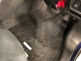 嬉しい純正フロアマット付き♪ 状態も良好です(^^♪