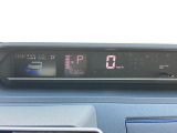 センターメーターを採用しております^^視線の移動が少なく、より安全な運転ができますね!