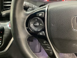 ステアリングスイッチがついていますので、オーディオのチャンネル変更、ボリューム、ジャンル変更が操作可能です。ハンドルから手を離さず安全に操作できます。