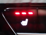 体を直接温めてくれるシートヒーターが装備されています。暖かくなるまでの時間も早いので寒い朝でも苦になりません。