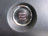 エンジンスタートスイッチです。キーが車内にあれば、エンジンの始動や停止はスイッチを押すだけ!キーを取り出す手間を省き、ワンプッシュで操作できるので簡単でスムーズです。