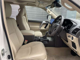 パワーシート搭載。微妙な調整が手軽にでき、ぴったりのポジションで運転することが可能です。