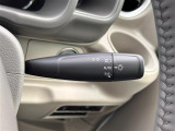 【オートライト(AUTO)】外の明るさをシステムが感知して、自動でヘッドライトが点灯します!ヘッドライトをつけ忘れを防ぐ便利機能です。