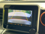 【バックカメラ】駐車時に後方がリアルタイム映像で確認できます。大型商業施設や立体駐車場での駐車時や、夜間のバック時に大活躍!運転スキルに関わらず、今や必須となった装備のひとつです!