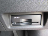 ETC2・0 ナビゲーションと連動モデル。充実したETC機能に加えて、ITSスポットとの高速、大容量、双方向の通信が可能で、次世代の運転支援サービスを受けることができます。