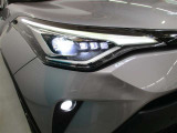 LEDヘッドライトとフォグランプのコラボです。雨や雪の日も安心!フォグランプがお車の存在を際立たせますね♪