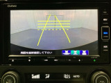 バックでの車庫入れも安心です! リアカメラが付いているバックモニター付のナビを装備しております。操作線もついており距離感も画面から確認できます。
