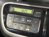 【オートエアコン】一度お好みの温度に設定すれば、車内の温度を検知し風量や温度を自動で調整。暑い…寒い…と何度もスイッチ操作をする必要はありません。快適な車内空間には必須の機能ですね♪