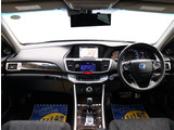 お車選びをお楽しみ頂けるよう、在庫車の展示スペースを十分に確保しております。